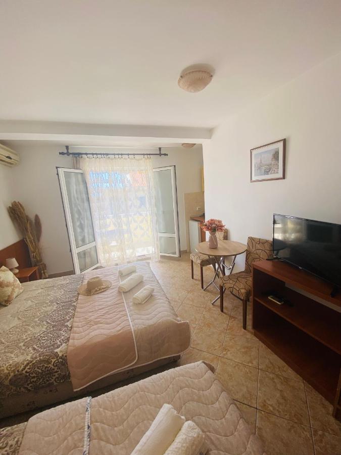 Miomir Perazic Apartments Petrovac Exteriör bild