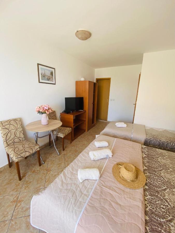 Miomir Perazic Apartments Petrovac Exteriör bild