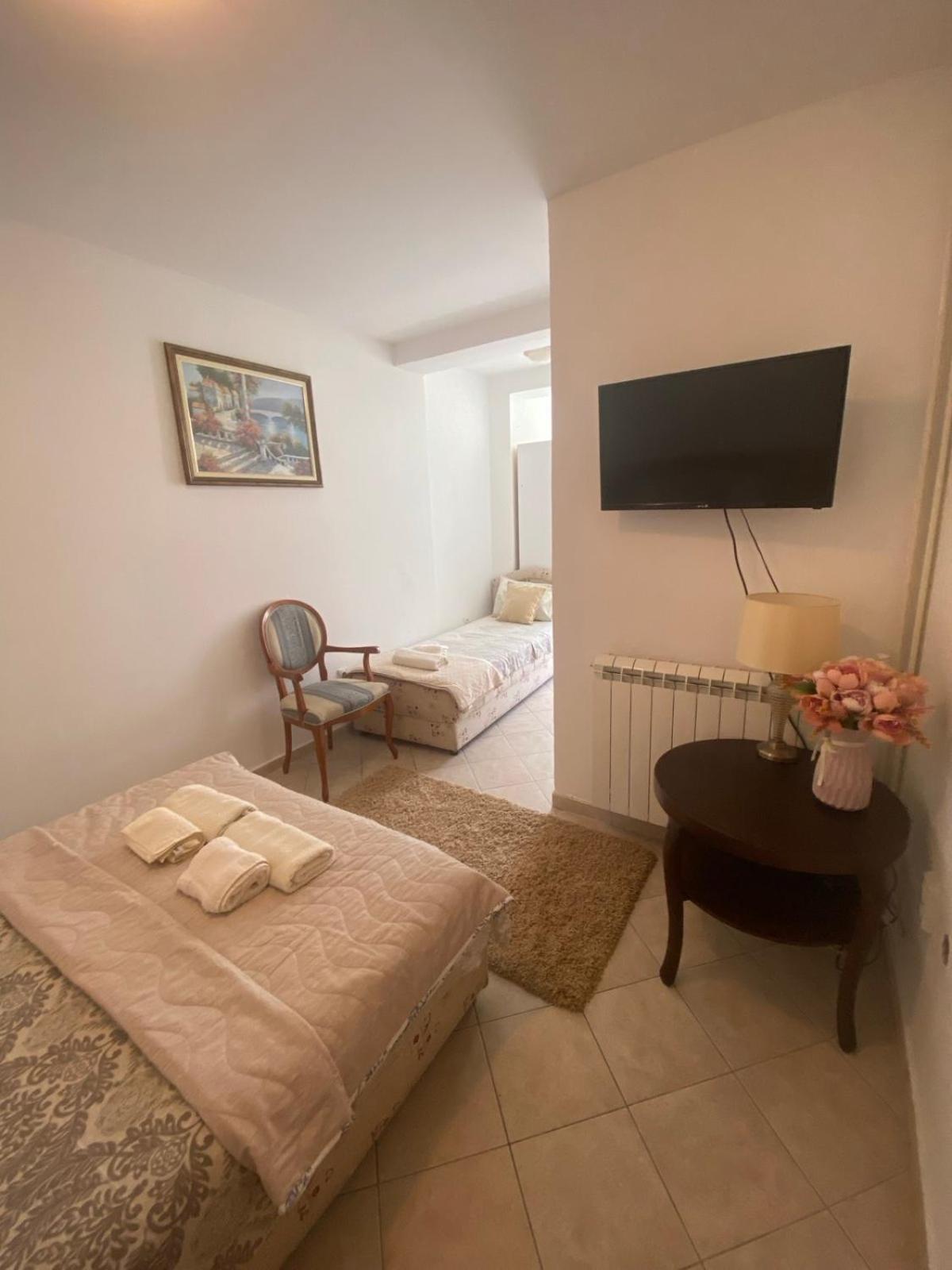 Miomir Perazic Apartments Petrovac Exteriör bild
