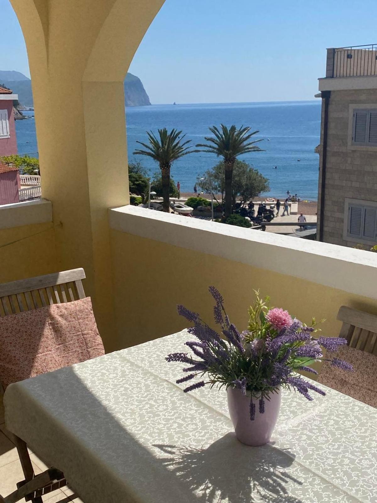 Miomir Perazic Apartments Petrovac Exteriör bild
