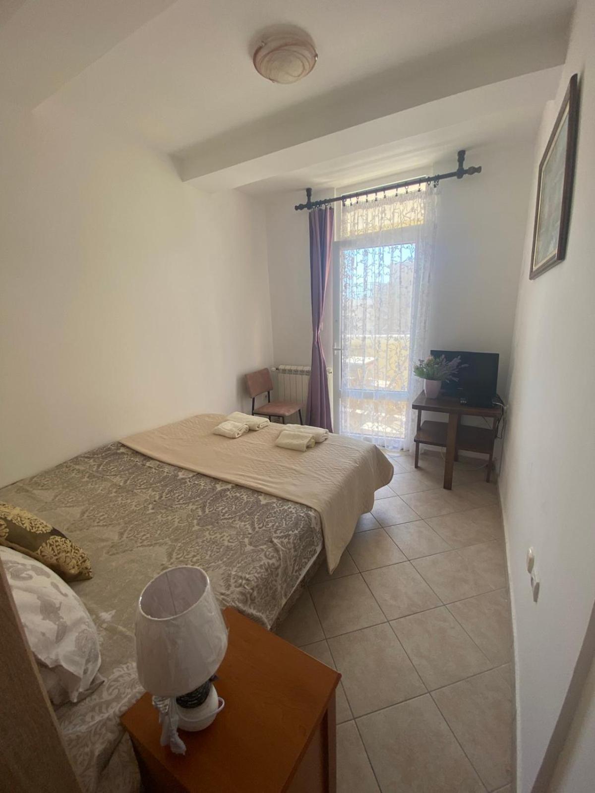 Miomir Perazic Apartments Petrovac Exteriör bild