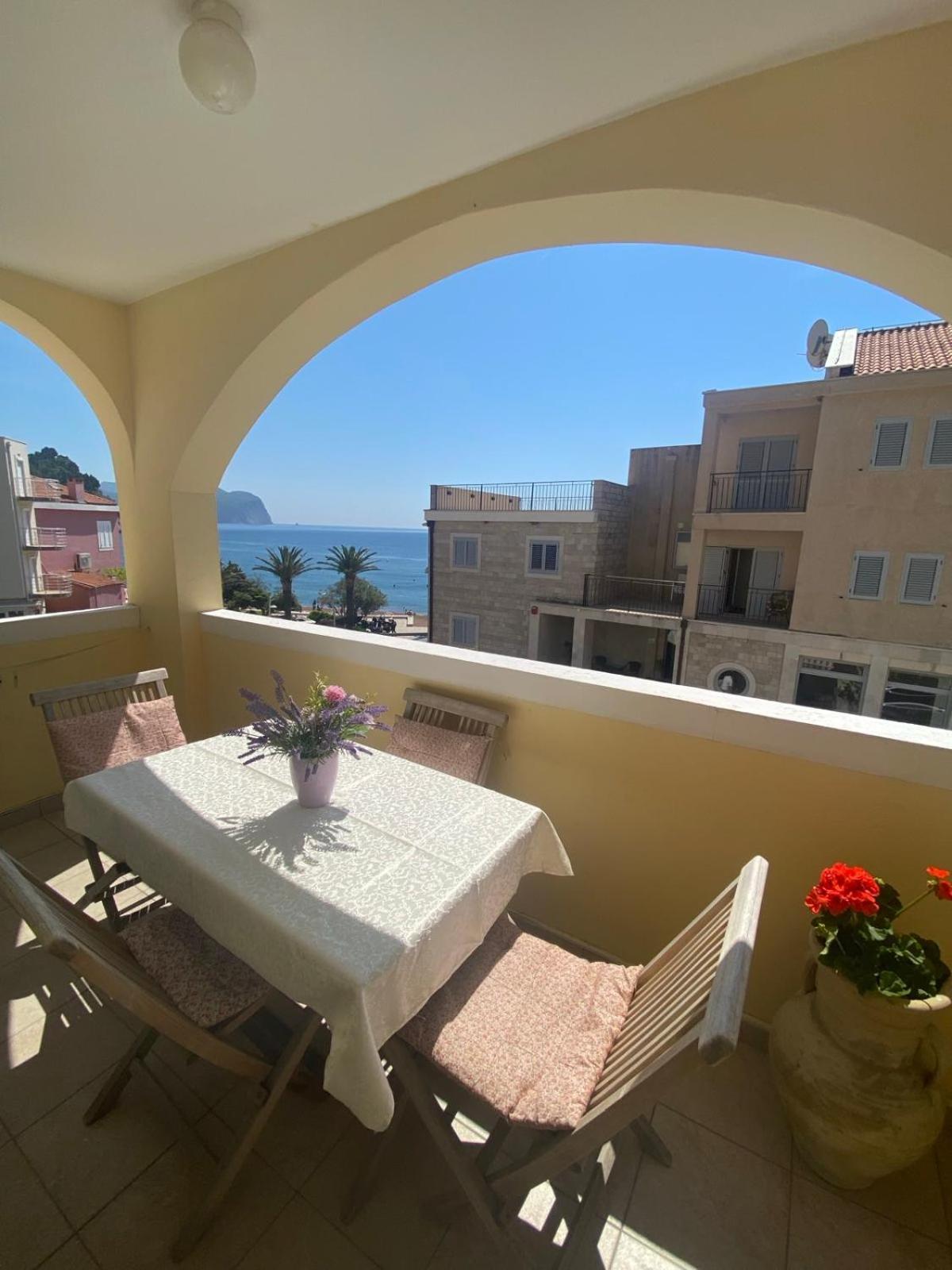 Miomir Perazic Apartments Petrovac Exteriör bild