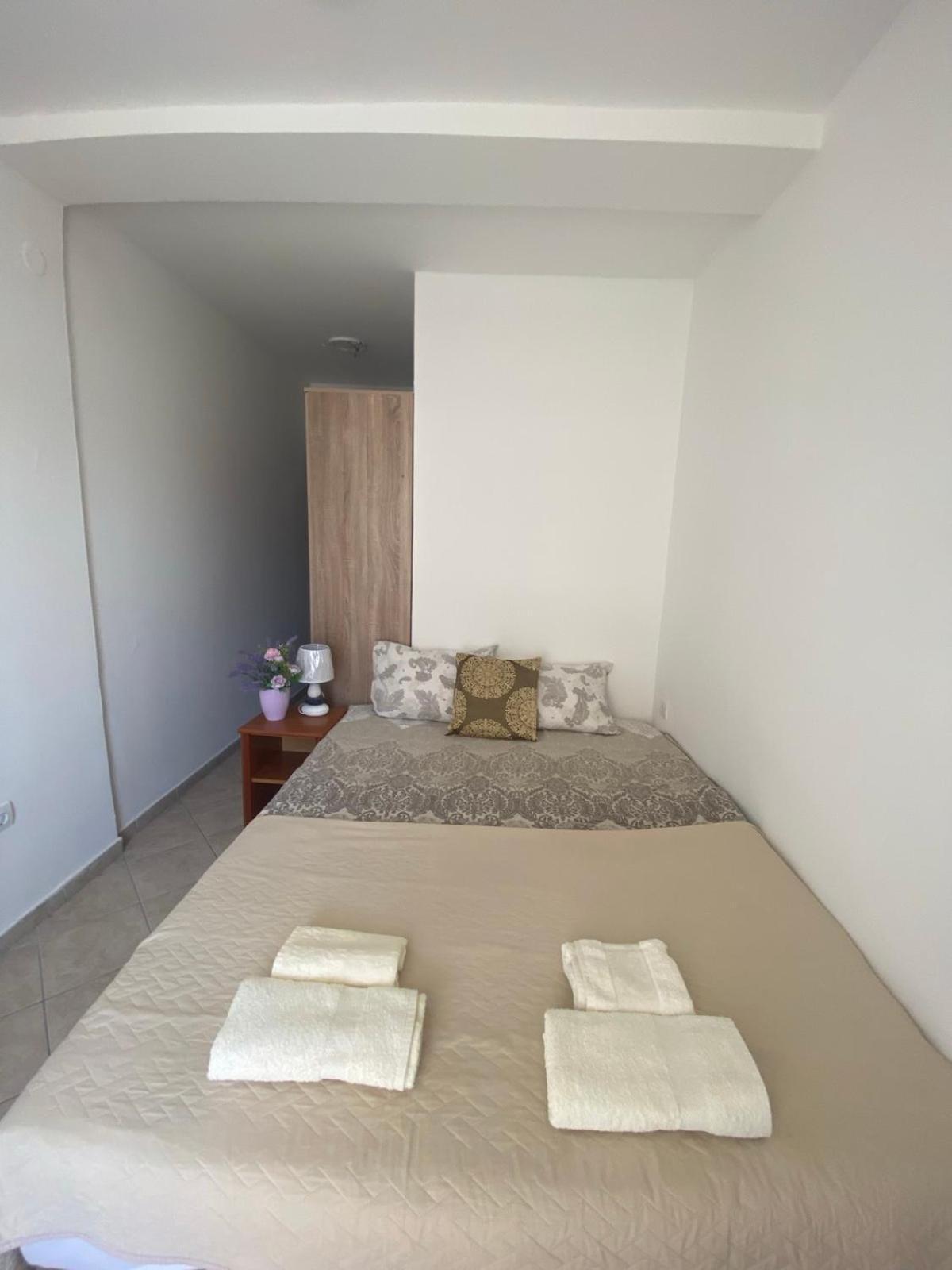 Miomir Perazic Apartments Petrovac Exteriör bild